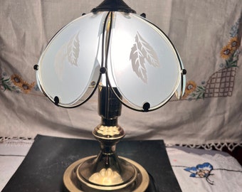 Vintage Tischlampe im Tiffany-Stil, Blattdruck, Milchglasscheiben, 35,6 cm hoch, getestet