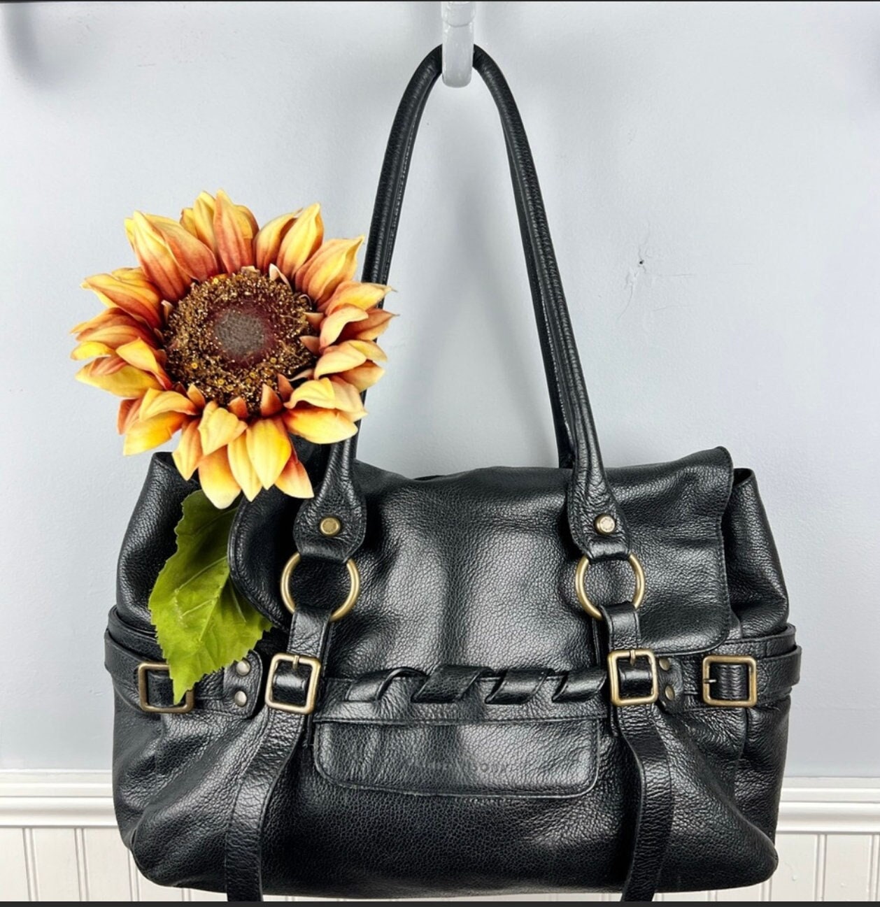 Jessica Moore Black Faux Leather Textured Camera-Style Purse Handbag with  Adjustable Crossbody Buckled Strap: Handbags