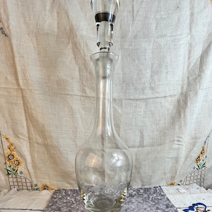 Hand Blown Hand Cut Crystal Wine Decanter Etched Grape Vine Pattern/Frosted Design with Crystal Stopper