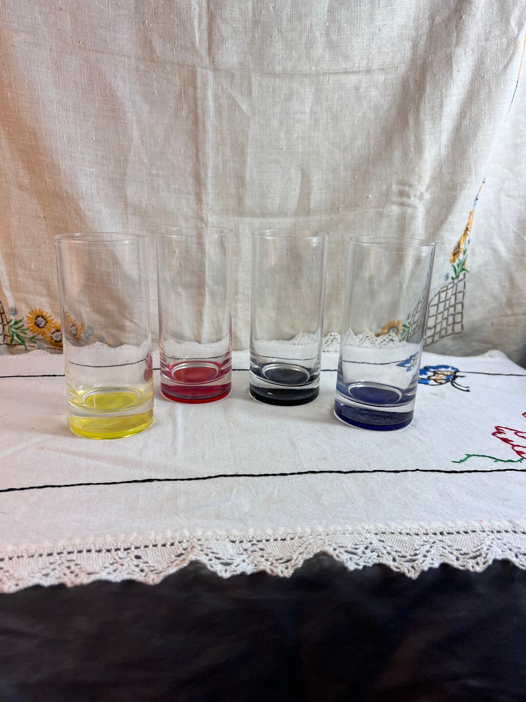 Set of 4 Vibrant Colored Bottom Glasses Vintage Glasses/tumblers/water