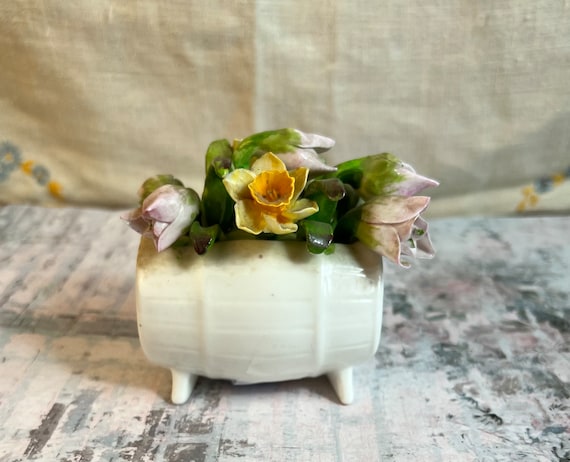 AYNSLEY England Hand Modelled Hand Painted Flowers Barrel January