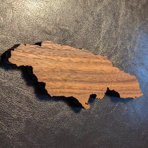 Jamaica Magnet in Solid Walnut