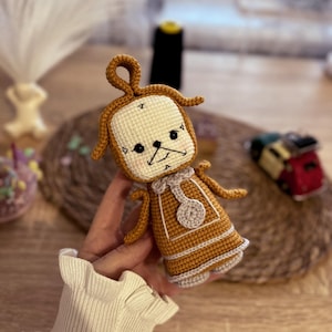 Amigurumi Cogsworth Masterclass: Create Your Timeless Cogsworth Character pattern in English and German