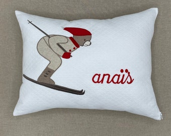 Coussin brodé personnalisé - Skieur brodé rouge