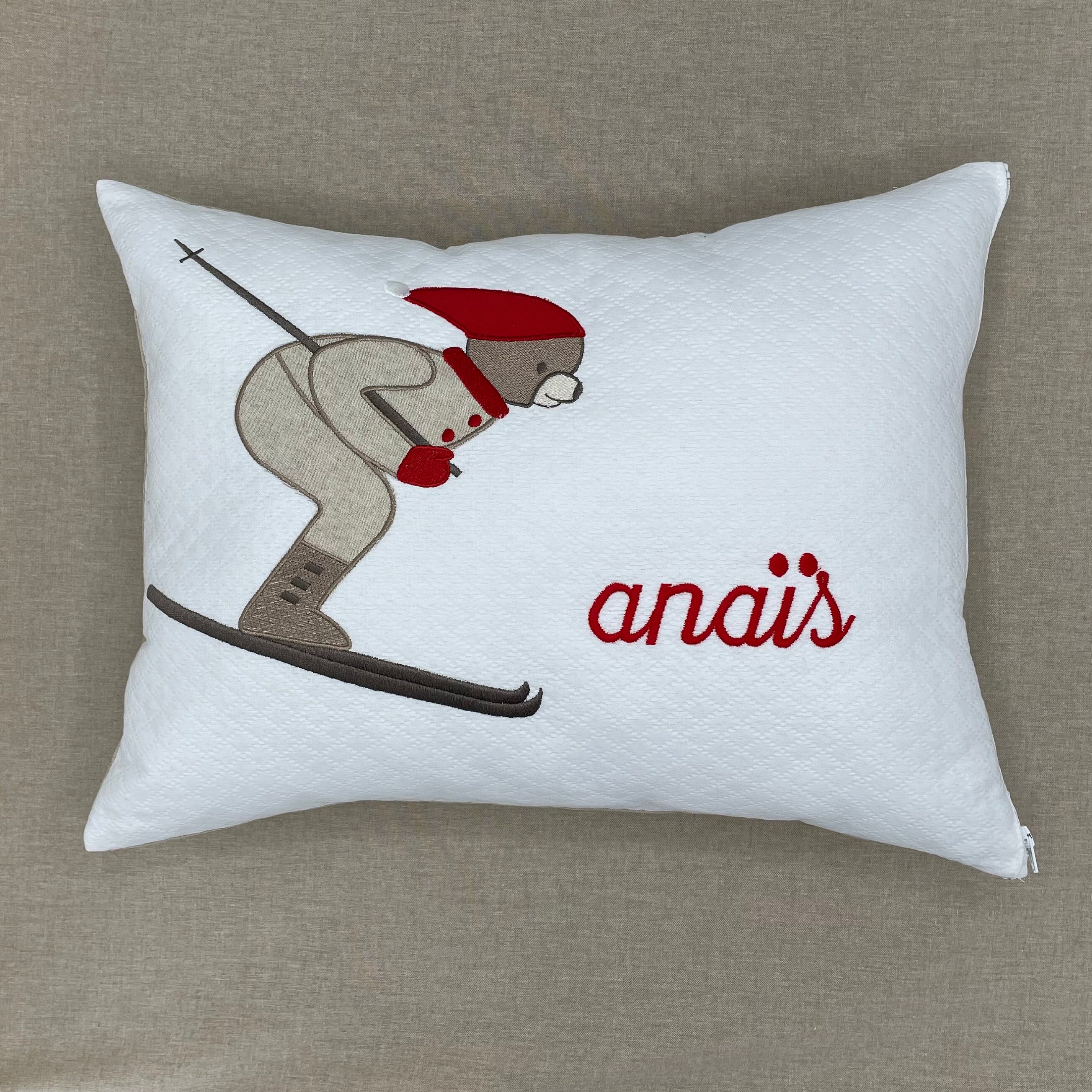 Coussin Brodé Personnalisé - Skieur Rouge