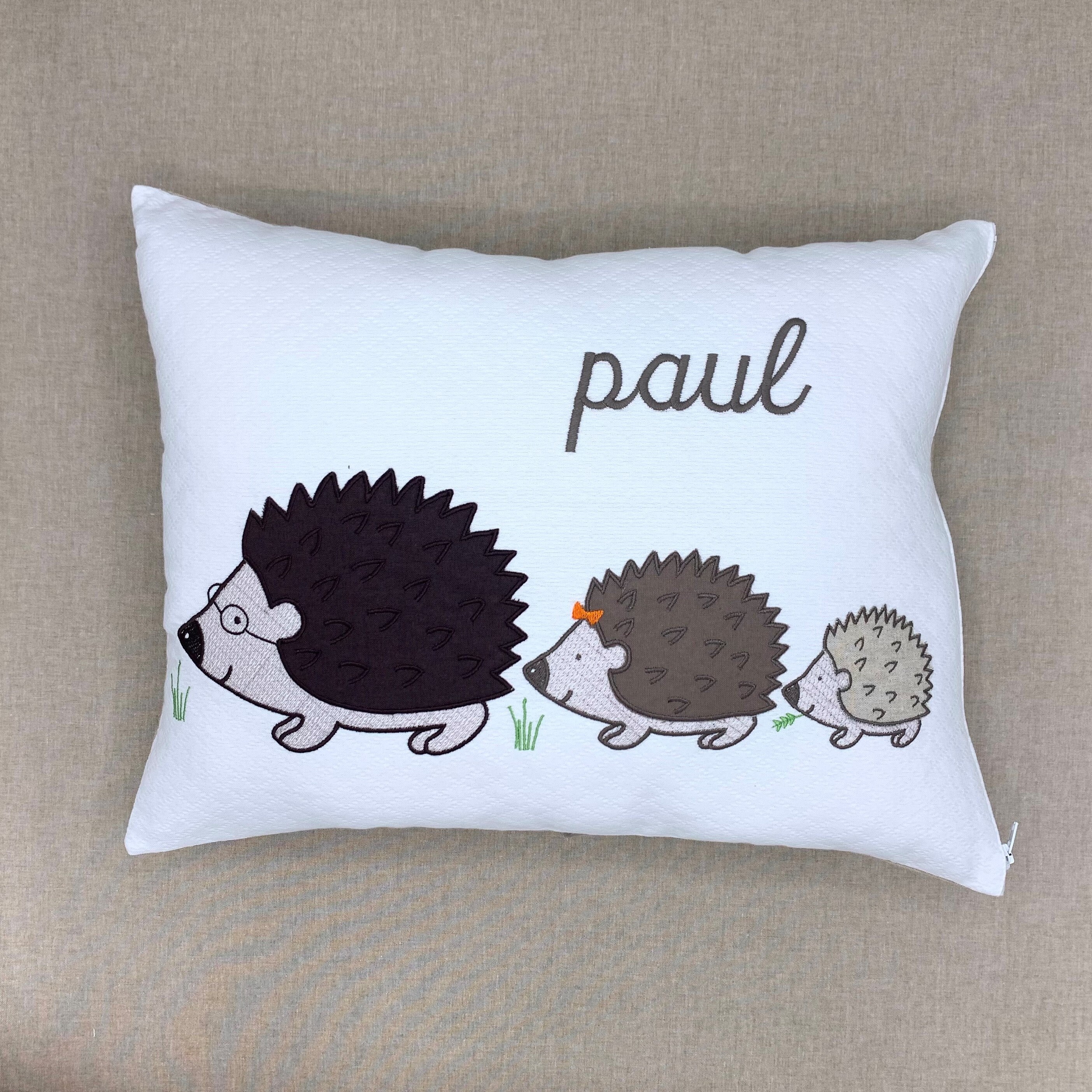 Coussin Brodé Personnalisé - Hérissons Taupe