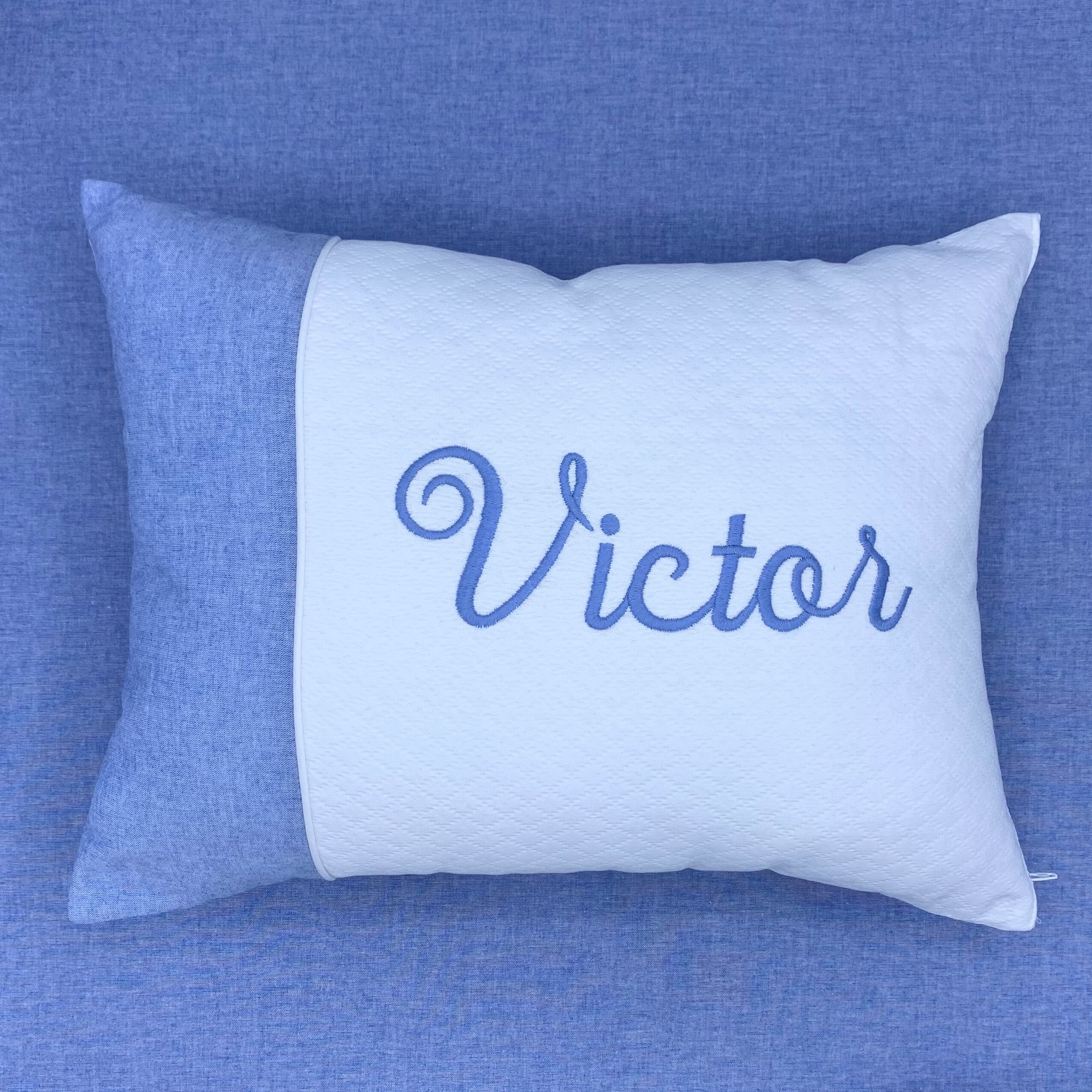 Coussin Brodé Personnalisé - Drapeau Blanc/Bleu