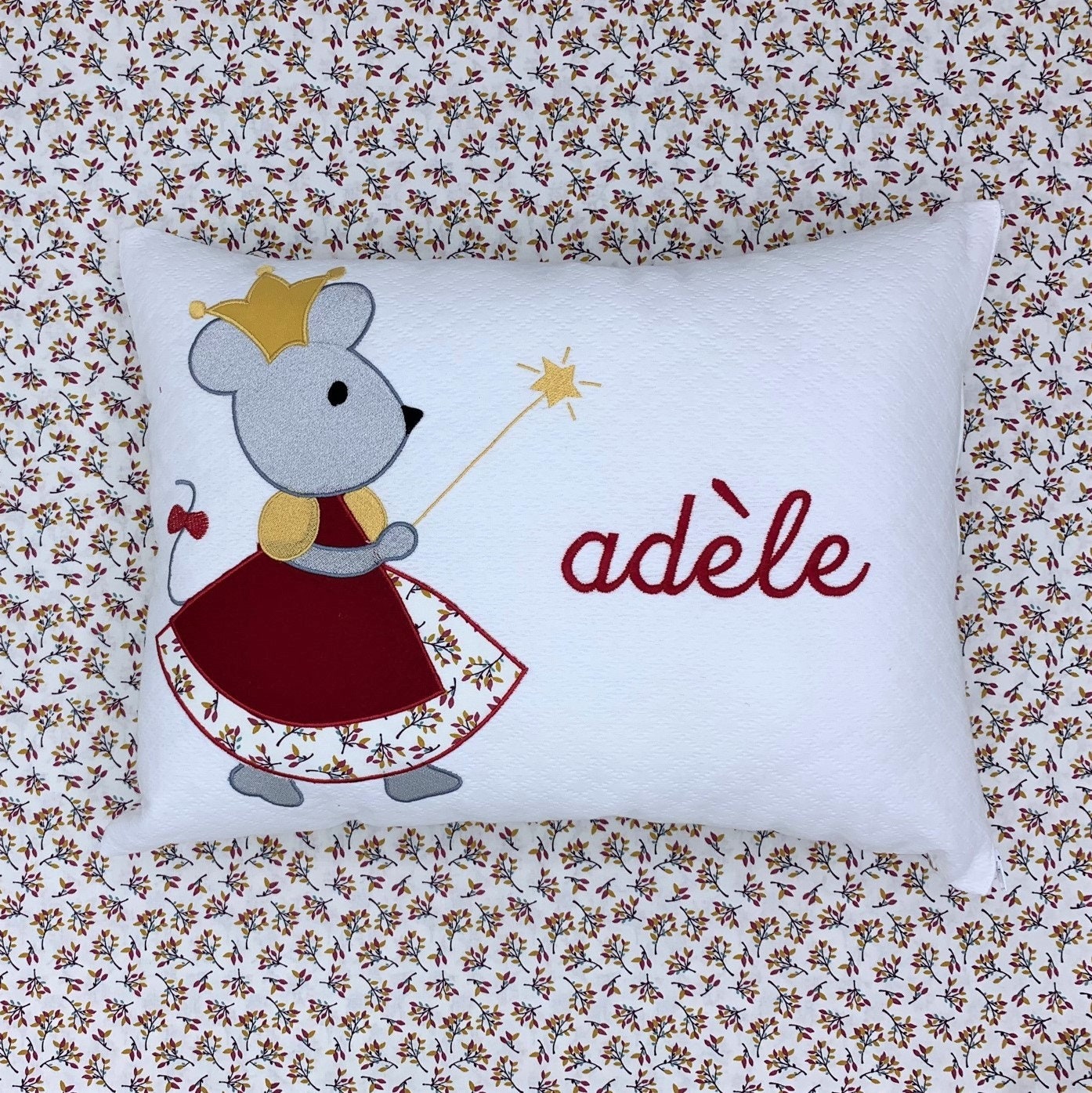 Coussin Brodé Personnalisé - Souris Fée Framboise