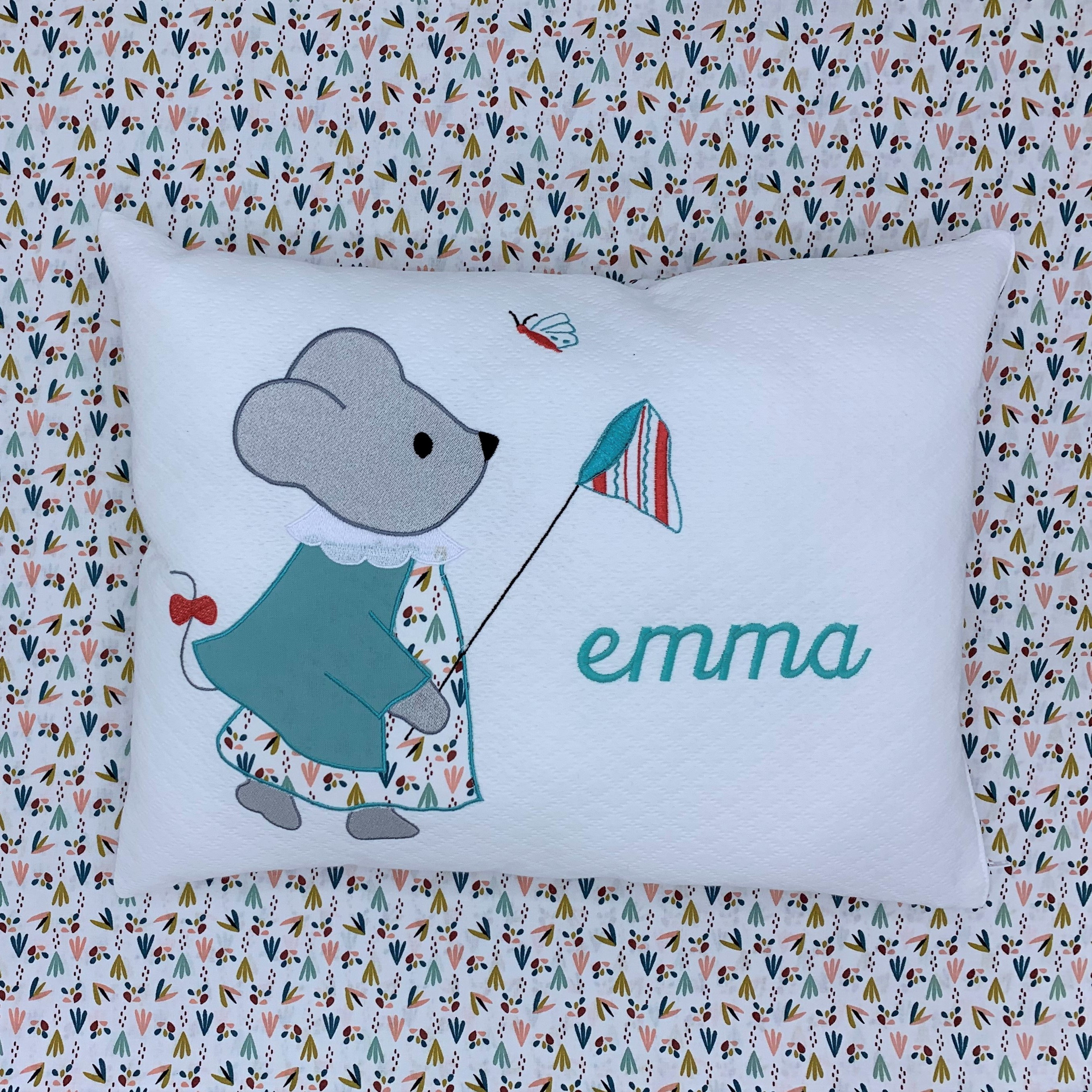 Coussin Brodé Personnalisé - Souris Papillon Lagon