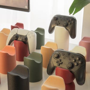 Soporte minimalista para mandos: diseñado para jugadores (mandos Pro de PS5, Xbox o Nintendo Switch)