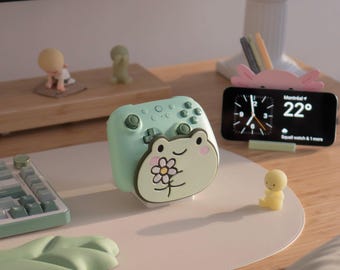Daisy Frog | 3-in-1 Pen Pot, Controller Holder & Phone Stand