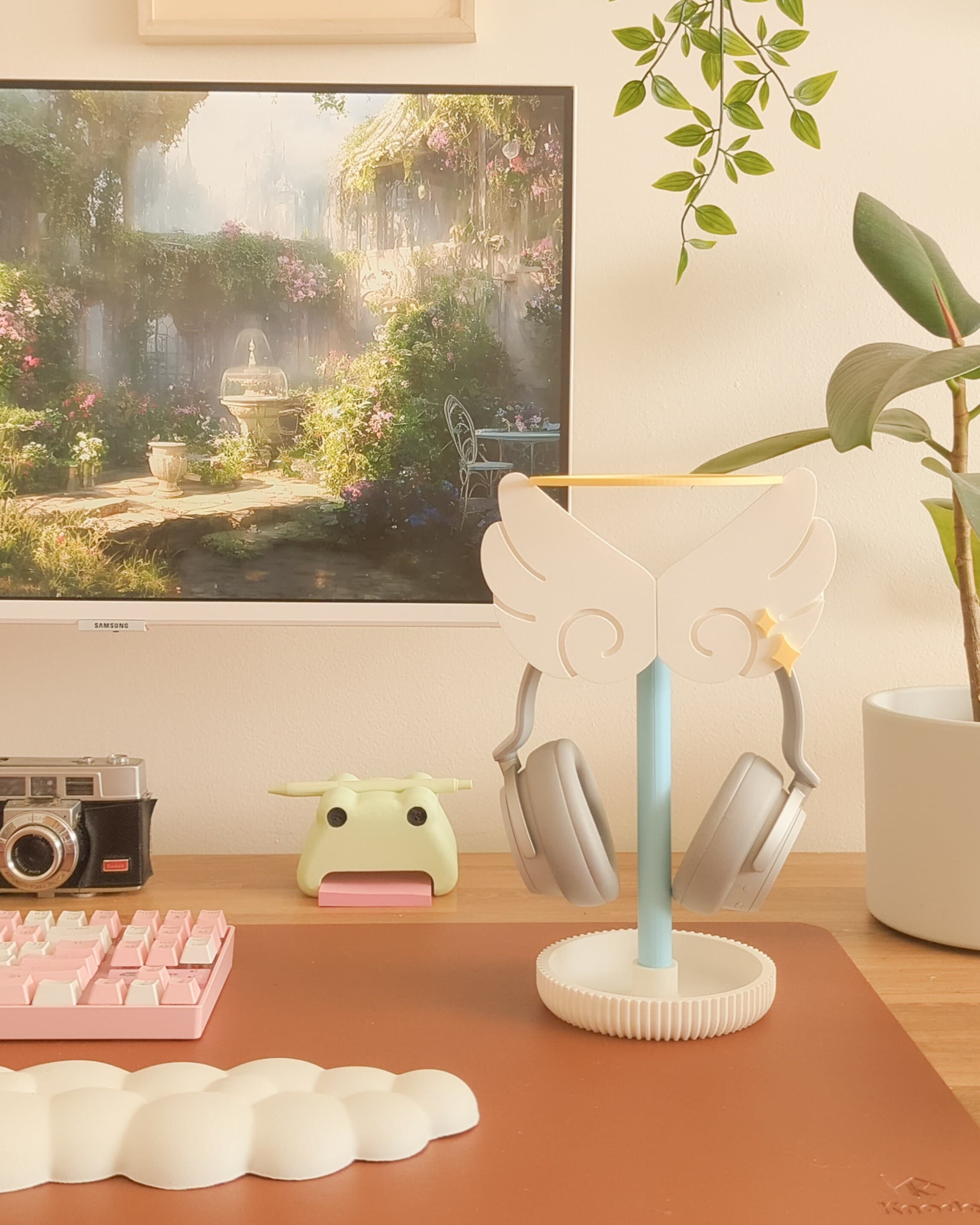 Angel Wings Headphone Stand - Elevate Your Desk Setup with Some Charm