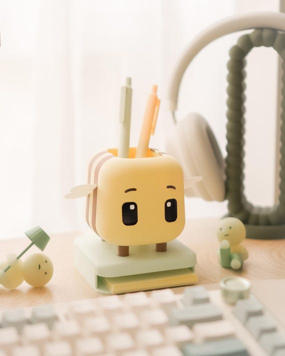 Bee Desk Organizer: Kawaii Pen Pot & Sticky Note Holder for Cozy Desk Setups