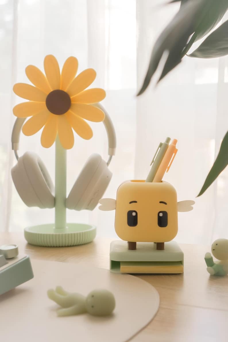 Sunflower Headphone Stand: Kawaii Desk Decor for Gamers, Musicians, Plant Lovers image 2