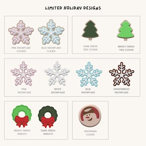 Puede incluir: Un conjunto de nueve cortadores de galletas con dise&ntilde;os navide&ntilde;os, incluyendo copos de nieve, &aacute;rboles, coronas y un mu&ntilde;eco de nieve. Los cortadores son de varios colores, incluyendo rosa, azul, blanco, verde y marr&oacute;n.