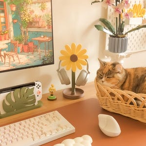 Sunflower Headphone Stand: Kawaii Desk Decor for Gamers, Musicians, Plant Lovers image 4