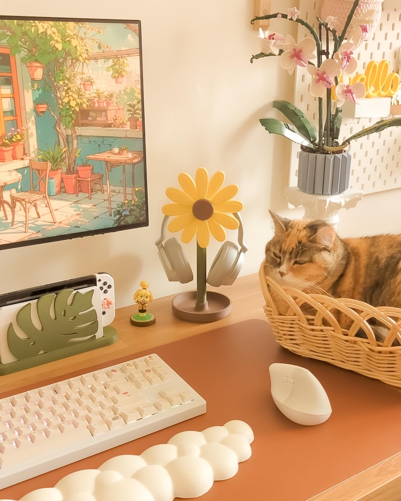 Sunflower Headphone Stand: Kawaii Desk Decor for Gamers, Musicians, Plant Lovers image 4