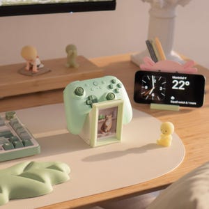 Traditional Photocard Holder | 3-in-1 Pen Pot, Controller Holder & Phone Stand