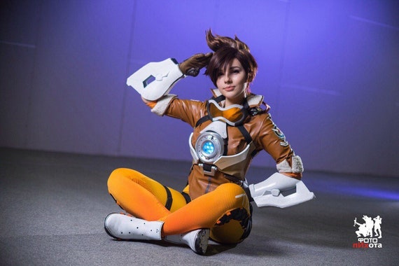 Make Your Own: Tracer from Overwatch, Carbon Costume