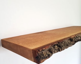 Étagère murale flottante en chêne massif avec bord naturel – Style rustique et moderne