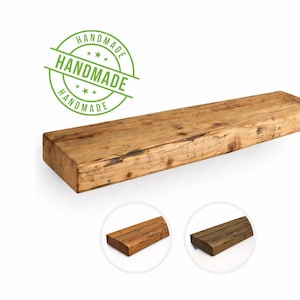 Peut inclure: Une &eacute;tag&egrave;re rectangulaire en bois avec une finition brun clair naturelle, un grain de bois visible et des n&oelig;uds. Un tampon circulaire vert avec le texte HANDMADE est visible dans le coin sup&eacute;rieur gauche. Deux encarts montrent d'autres teintes.