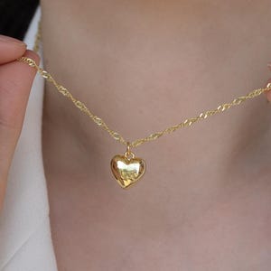 Gold Puffy Herz Halskette mit Twist-Kette - Zierliche Halskette Geschenk für Sie, Liebe Halskette Muttertagsgeschenk Jahrestag Kleine Herz Halskette
