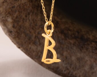 Collar con inicial en cursiva chapado en oro de 14k: Colgante con letra en cursiva de plata de ley