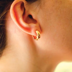 Chunky Earrings Small - Minimalist Huggie Hoop Earrings, Tiny Gold Hoop Earring Huggy Earrings Thick Hoop Earrings Gift for Mom Gift for Her