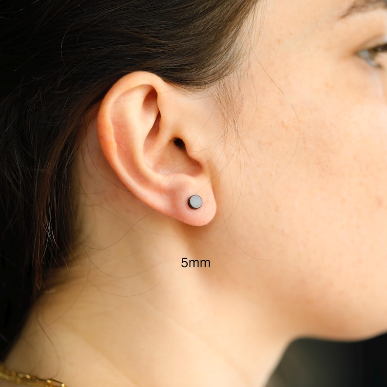 5mm black studs