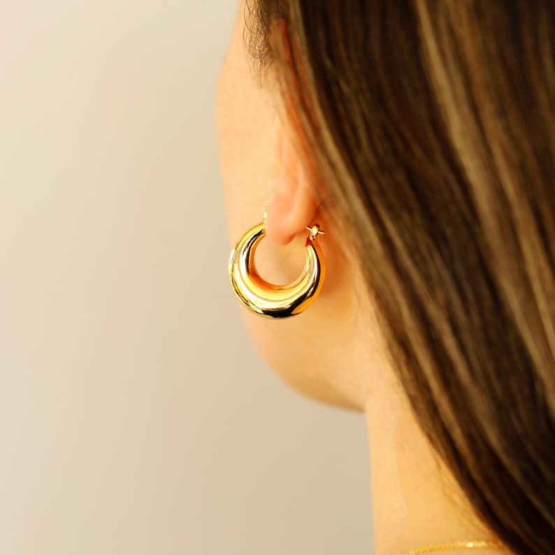 oval hoop earrings gold