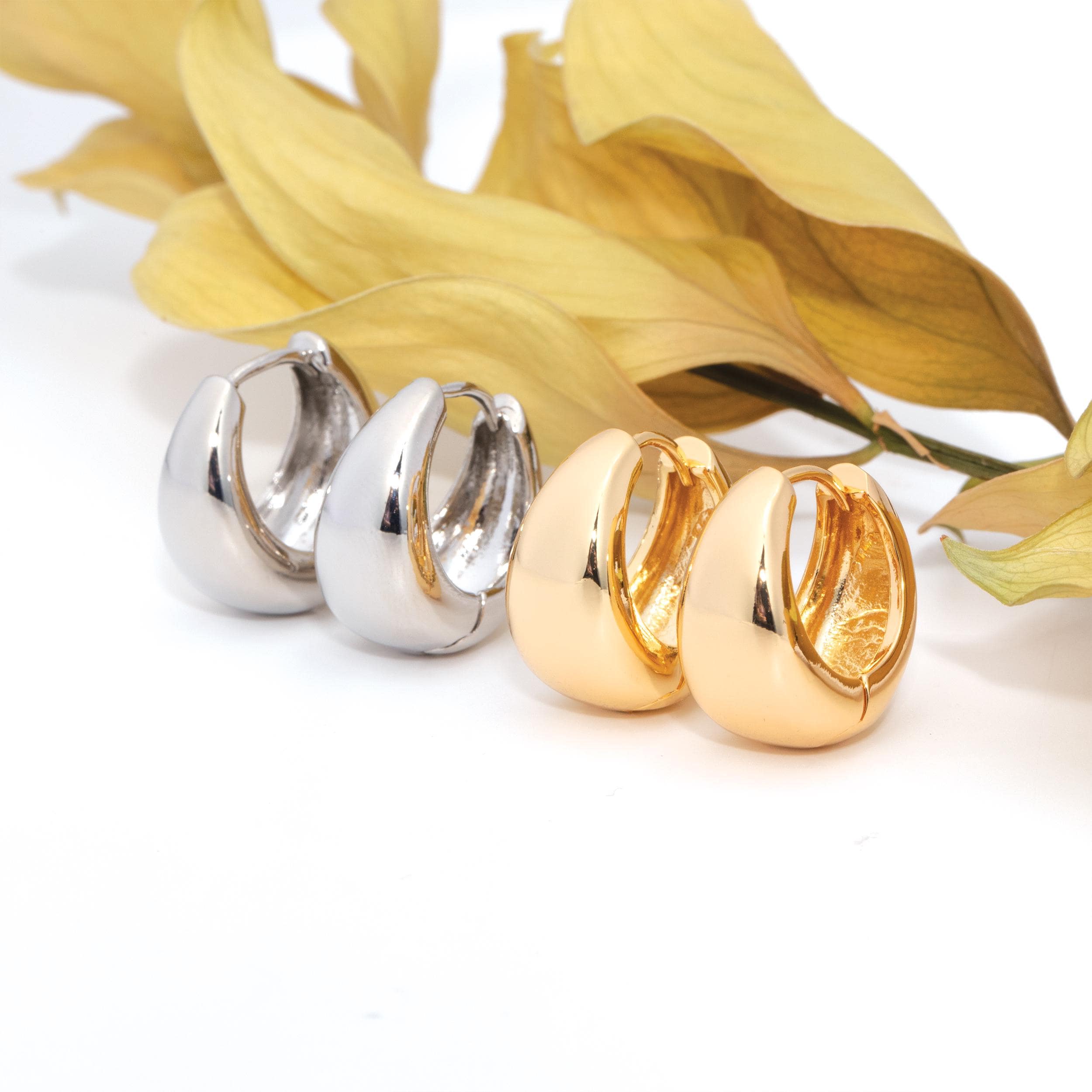 女性用チャンキーフープイヤリング ハギーイヤリング 14k ゴールドメッキ キュービックジルコニア 星柄 シンプル オープンフープイヤリング 女性用 ギフト 軽 JIOEEH チャンキーゴールドフープイヤリング 14Kゴールドメッキ