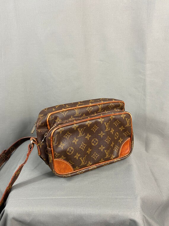 Style of LV monogram messenger bag