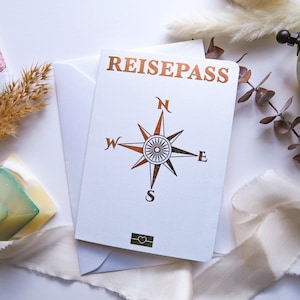 Pasaporte bono de viaje personalizable + sobre | Tarjeta para rascar | Regalo para los amantes de los viajes | Viaje sorpresa | Impresión en láminas | Navidad