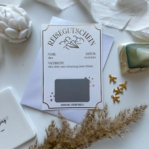 Buono viaggio personalizzabile MADREPERLA con busta inclusa | Gratta e vinci | Regalo per gli amanti dei viaggi | carta d'imbarco