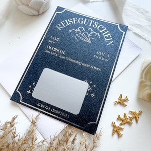 Buono di viaggio personalizzabile MADREPERLA NERA comprensivo di busta | Gratta e vinci | Regalo per gli amanti dei viaggi | carta d'imbarco