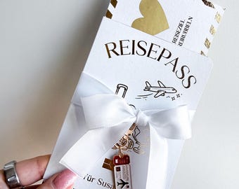 Gepersonaliseerde reisvoucherset - krasbare instapkaart met paspoortkaart en sleutelhanger, geef een reisgeschenk, een ideaal reiscadeau