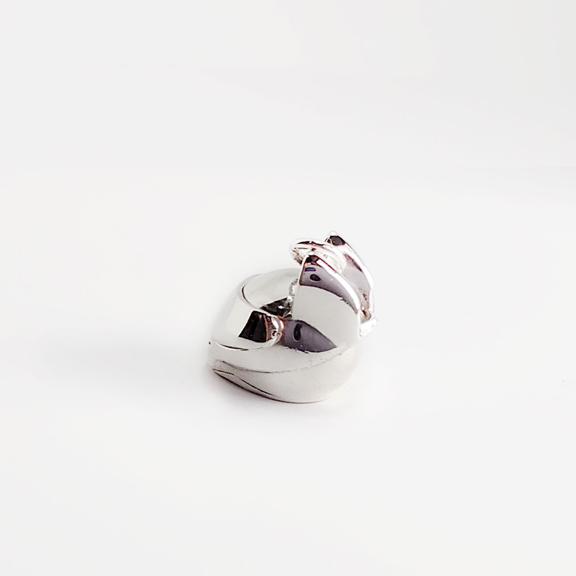 スターリングシルバー製猫ヘルメットペンダント - ロザリア・モトマミ