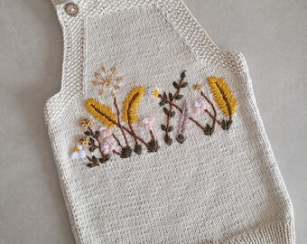 Knitted romper with embroidery