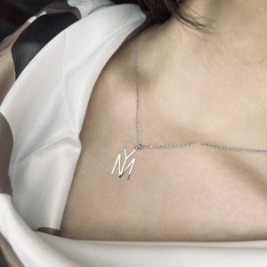 Collar personalizado con monograma / Collar con iniciales y letras del logotipo / Joyería de plata personalizada / Collar con nombre / Regalo para mamá / Día de la Madre
