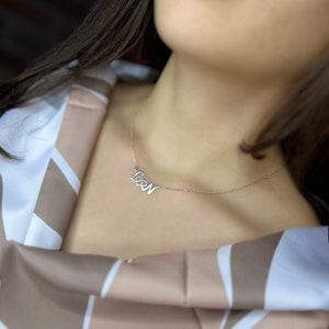 Collar con colgante de corazón con diseño especial / Collar con letra inicial personalizado / Joyas con letras de corazón / Regalo de cumpleaños para novia