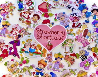 ストロベリーショートケーキ ビニール製防水ステッカー - レトロなオリジナル80年代デザイン - パーティーデコレーション、景品、ギフトバッグ、ウォーターボトルギフト