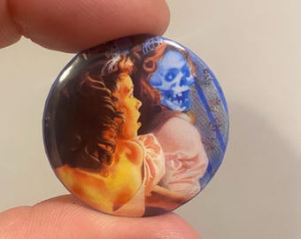 Fear Street Book Cover Button, 90s YA Teen Horror Pin RL Stine Retro Style Collectible Fan Accessory Gifts for readers book lovers nostalgia