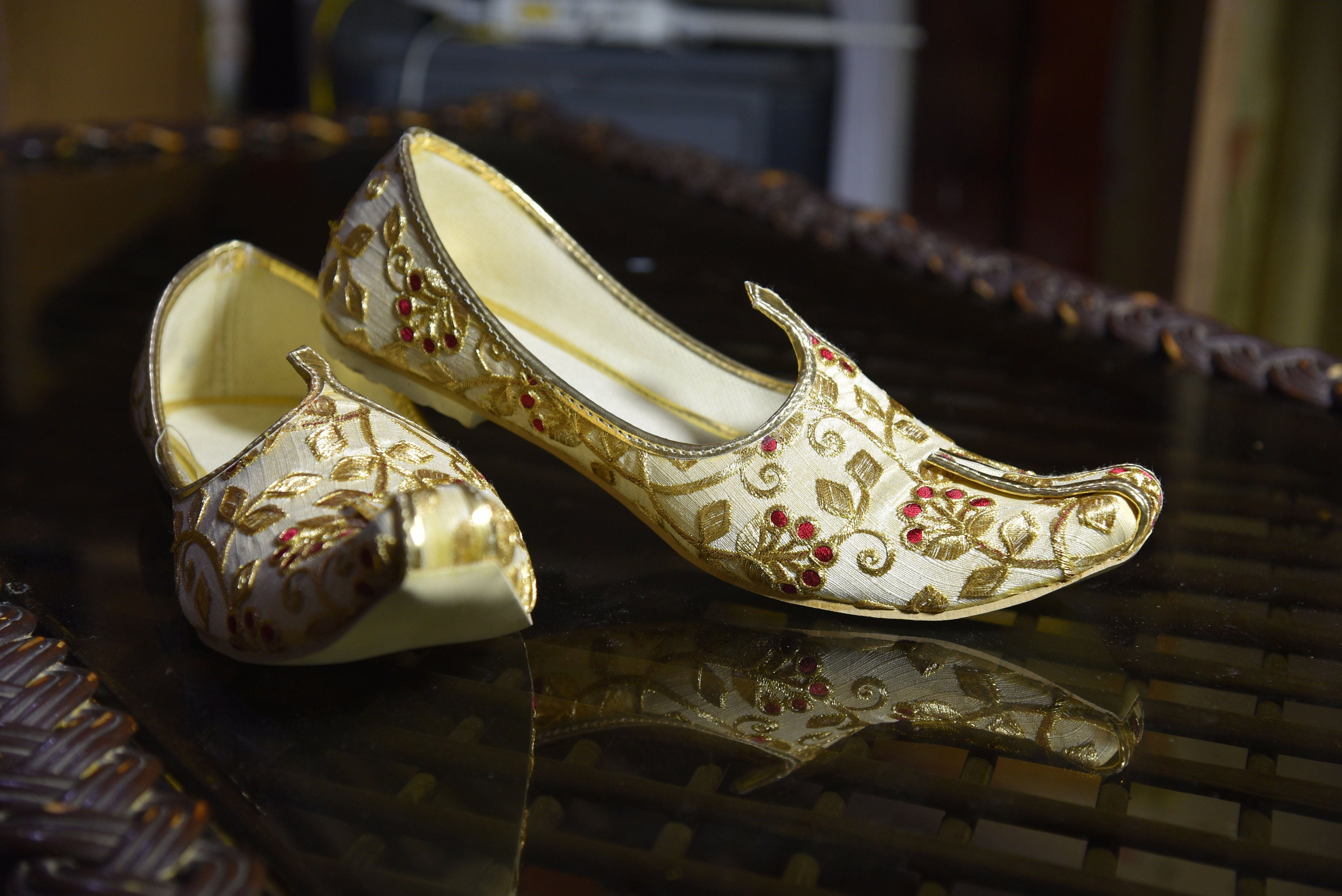 Mojadi Sherwani Shoes Jutia Wedding Shoes Mojari Zapatos de novio Zapatos hechos a mano Hombres Mojari Rajasthani Jutti Para Hombre Juti Zapatos de novio Jutiya Zapatos Zapatos para hombre Juttis y mojaris 