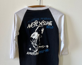 80’s vintage Neil Young ‘83 American tour raglan baseball folk rock band tee
