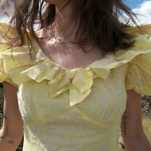 1940’s vintage pastel yellow puff sleeve dress with cream colored velour floral pattern image 2