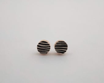 Round Stud Earrings (Black/White)