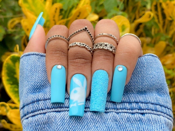 5 Cute Ways to Wear Baby Blue Nails - VIVA GLAM MAGAZINE™