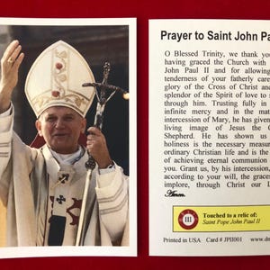 PACOTE COM 50 CARTÕES - Relíquia de Terceira Classe do Santo Papa João Paulo II (Referenciada com uma relíquia do Santo) - Papel cartão