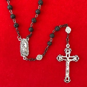 Unsere Liebe Frau von Guadalupe Relikt Rosenkranz - Berührt über 200 heilige Relikte unseres Herrn, der Gottesmutter, der Apostel, Märtyrer und Heiligen - Vulkanisch