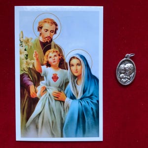 Relikwie-medaillepakket heilige familie: heilige kaart en medaille met relikwie derde klas (aangeraakt door relikwieën van Onze-Lieve-Heer, de Heilige Maagd Maria en Sint-Jozef)